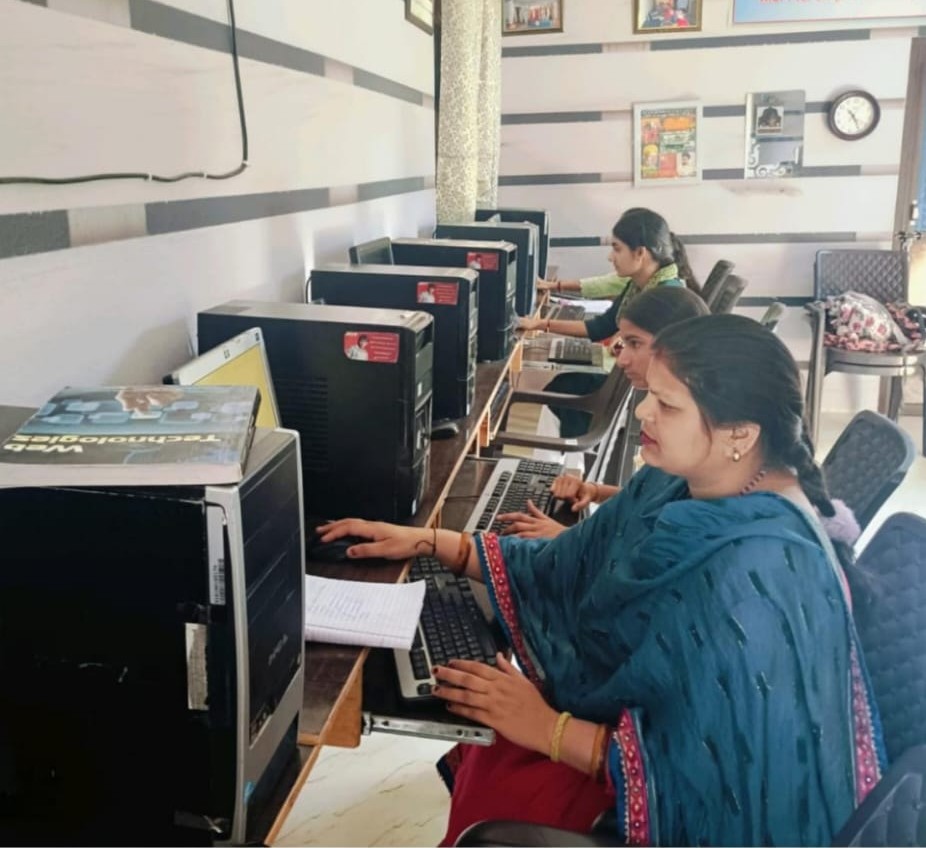 Women in computer class